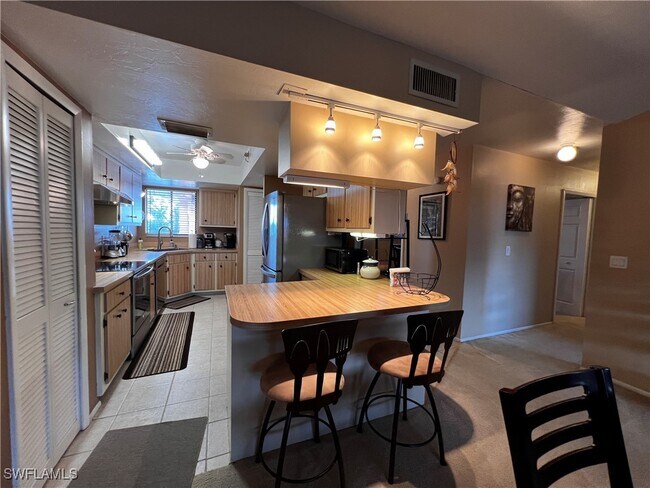 Foto del edificio - 1202 Cape Coral Pkwy W
