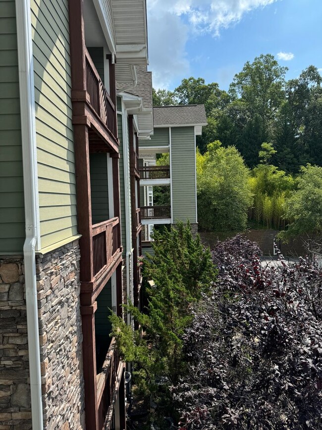 Building Photo - Fairview - Top Notch Condo Ready for Occup...