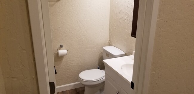 Building Photo - 1804 Club Dr