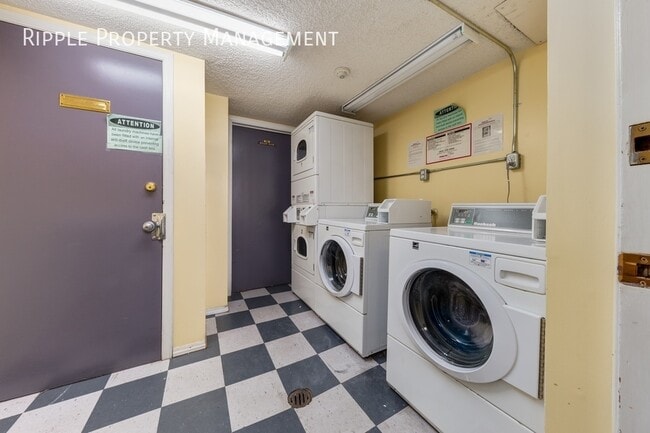 Photo du bâtiment - 1337-1313 13 Ave SW
