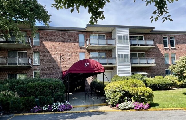 Foto del edificio - 5 Broadlawn Park