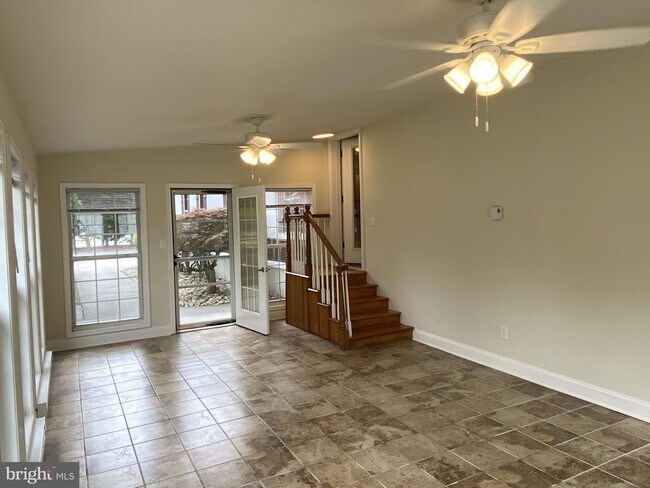 Building Photo - 15 Bartley Dr
