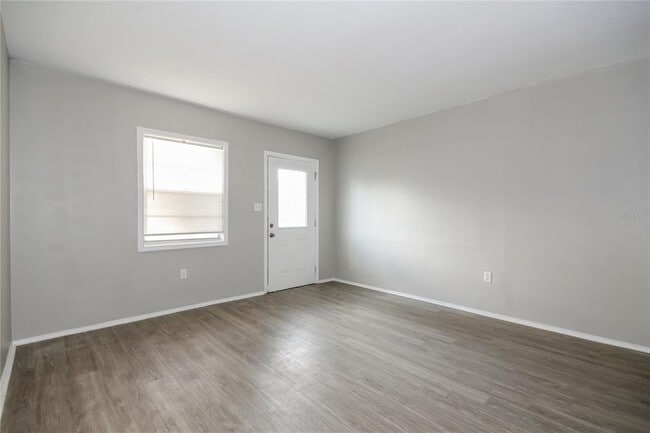 Building Photo - 6813 N Clearview Ave