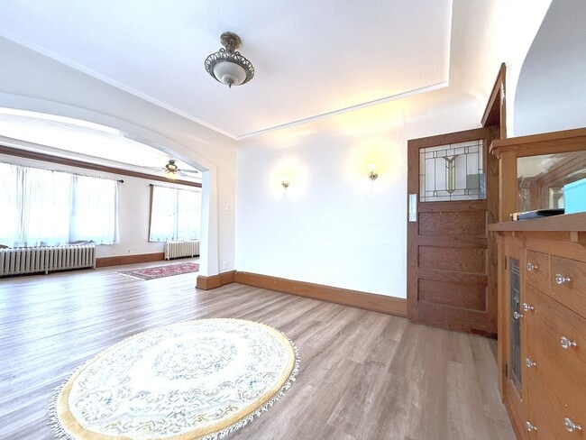 Building Photo - 1411 Rawson Ave