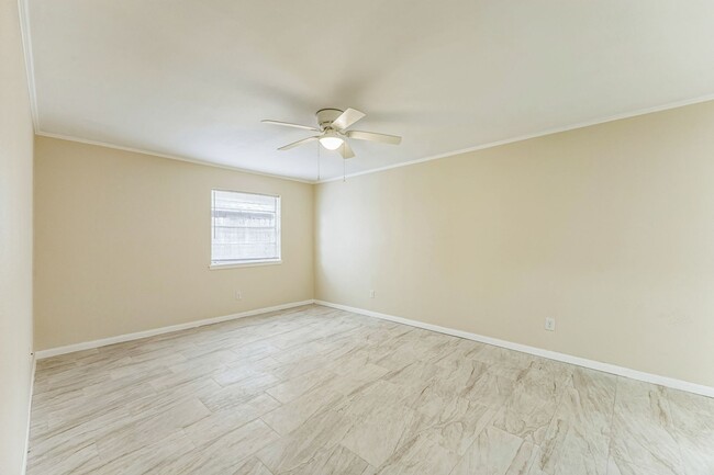 Building Photo - Renovated  condo in the heart of McAllen, ...