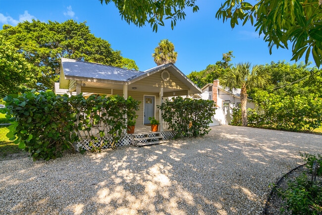 Building Photo - 27748 Pullen Ave