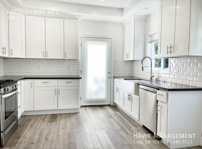 Building Photo - Charming Studio City home located in a hig...