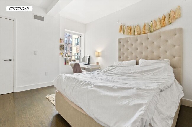 Foto del edificio - 432 W 52nd St