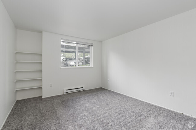 1BR, 1BA - 685SF Bedroom - Hampton Park Apartments