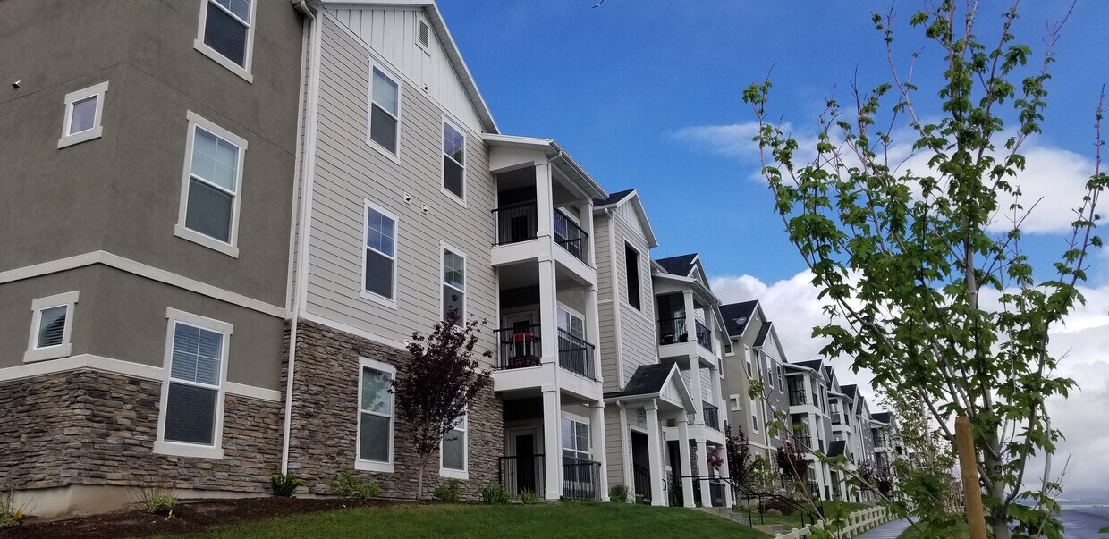 Great Mountain Views from this Herriman Condo Condo for Rent in