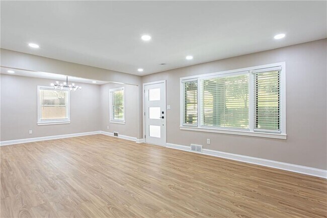 Foto del edificio - 629 Clairmont Cir