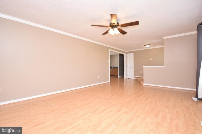 Foto del edificio - 12327 Elk Run Rd