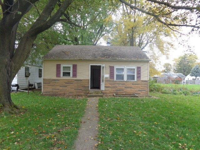 Primary Photo - 233 N Chicago St