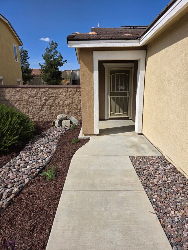 Foto del edificio - Beautiful Single Level 4 Bedroom located in Canyon Hills