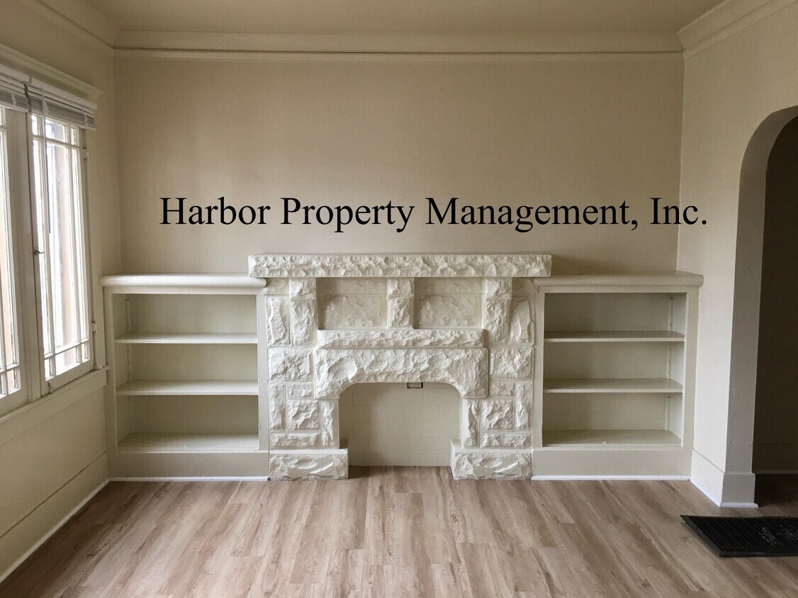 Primary Photo - 1128-1128 W 60th Pl