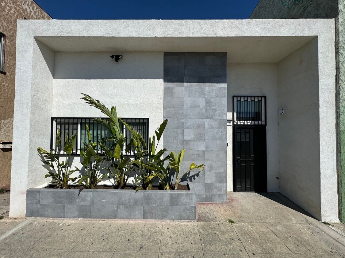 Primary Photo - 3 Bedroom Townhome in Los Angeles