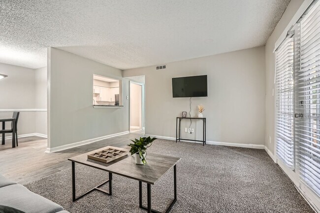 Foto del edificio - 1800 Lantern Ridge Dr