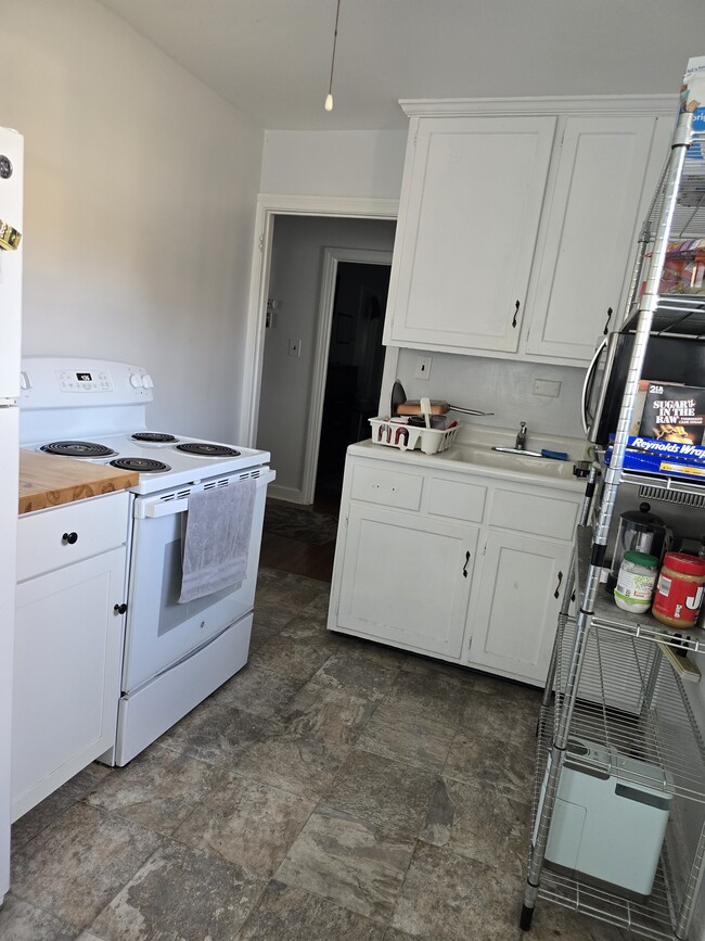 Building Photo - 160 Morton Ave