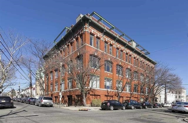 Primary Photo - 120 Sherman Ave
