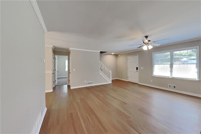 Foto del edificio - 2458 Zachary Woods Dr NW