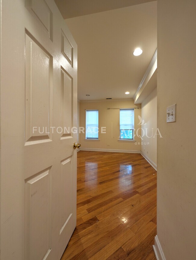 Foto del edificio - 6937 N Oakley Ave