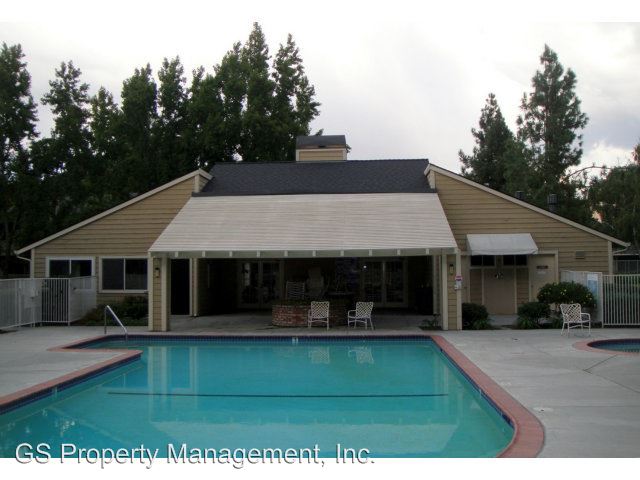 Building Photo - 1525 Four Oaks Cir