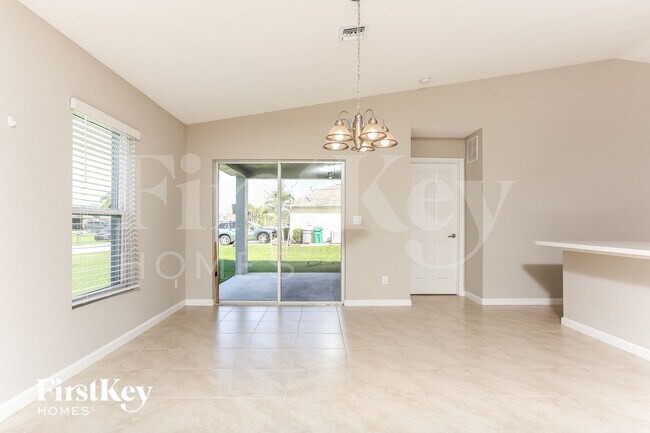 Foto del edificio - 3921 SW Kabane St