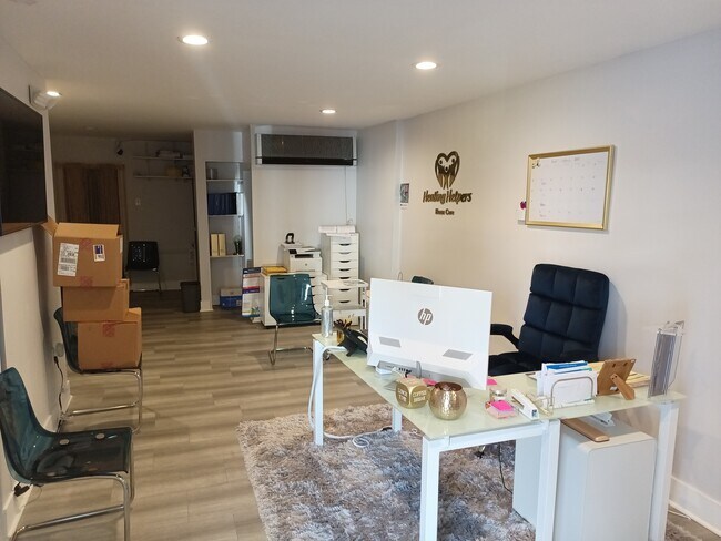 Foto del edificio - 7153 Torresdale Ave