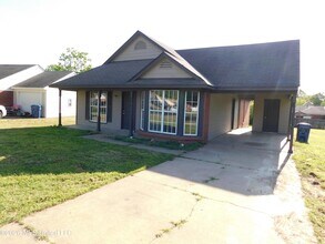 Building Photo - 5840 Waverly Dr
