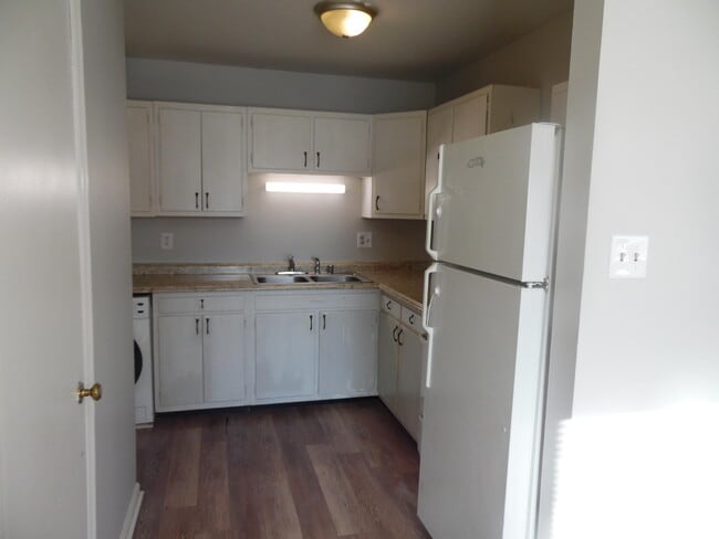 Foto del edificio - 2151 Cypress Dr