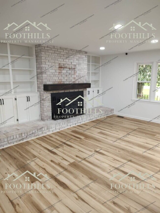 Building Photo - 202 Wedgewood Dr