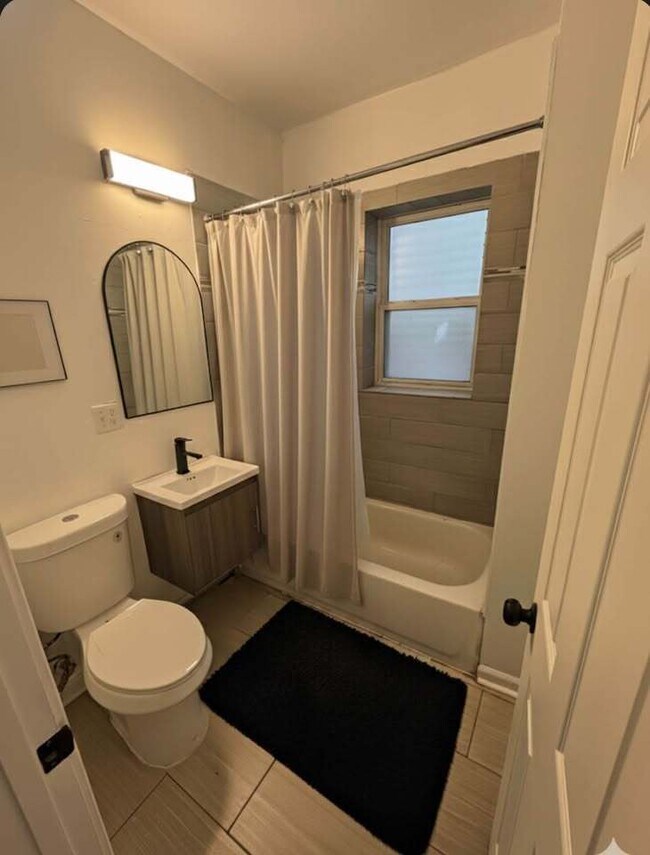 Foto del edificio - 6838 S King Dr