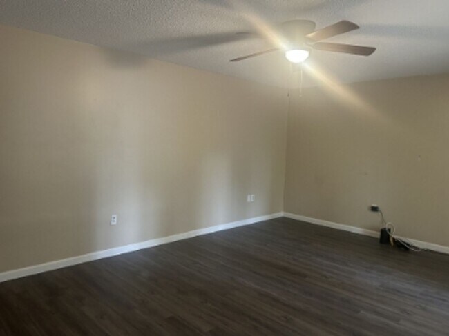 Foto del edificio - 2/1 Available For Move In Now!