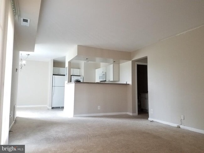 Building Photo - 2500 Markham Ln