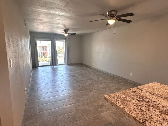 Building Photo - Gorgeous, Newly Renovated 2 Bedroom Condo ...