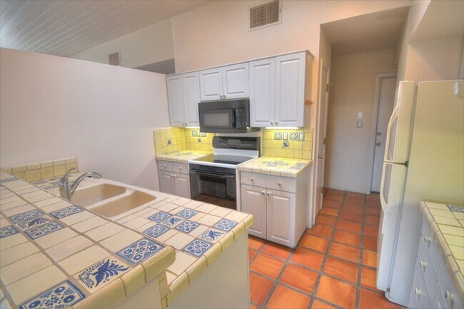 Foto del edificio - 2517 Tramway Terrace Ct NE