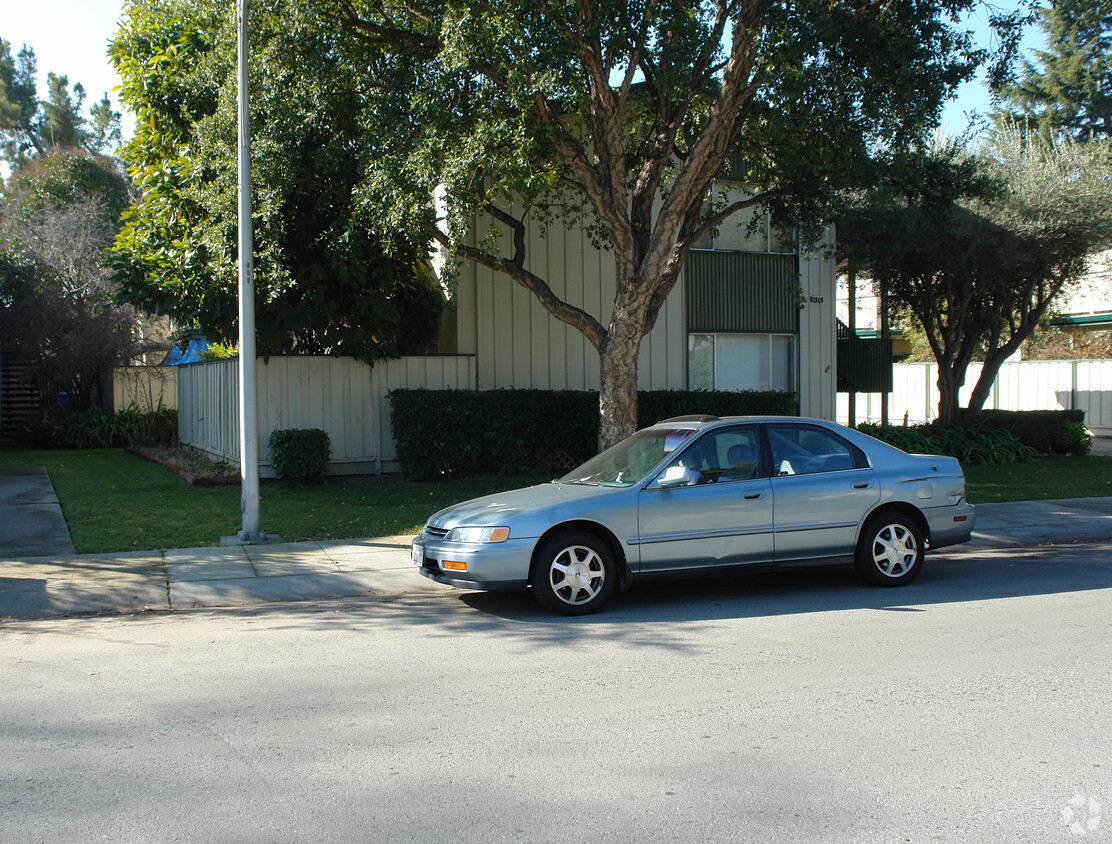 Building Photo - Byron St Apartments