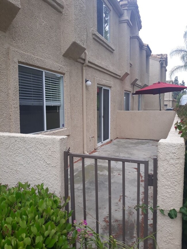 Building Photo - Great Location in Lake Forest