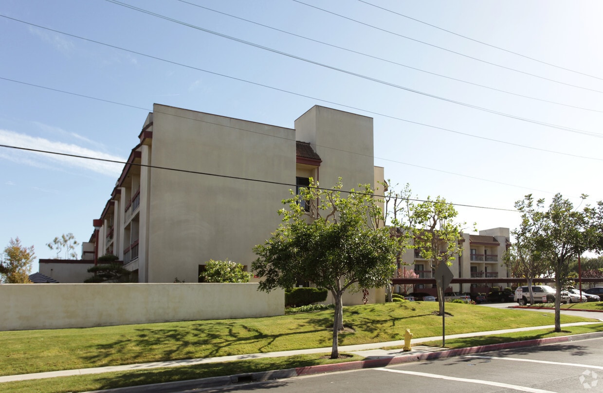 Building Photo - JCI Gardens