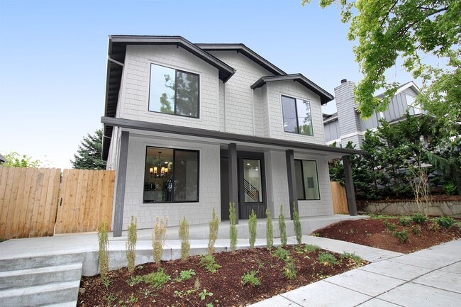 Building Photo - 5258-5264 NE 15th Ave