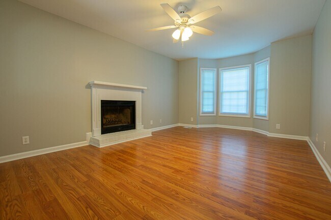 Building Photo - Pet Friendly Three Bedroom!