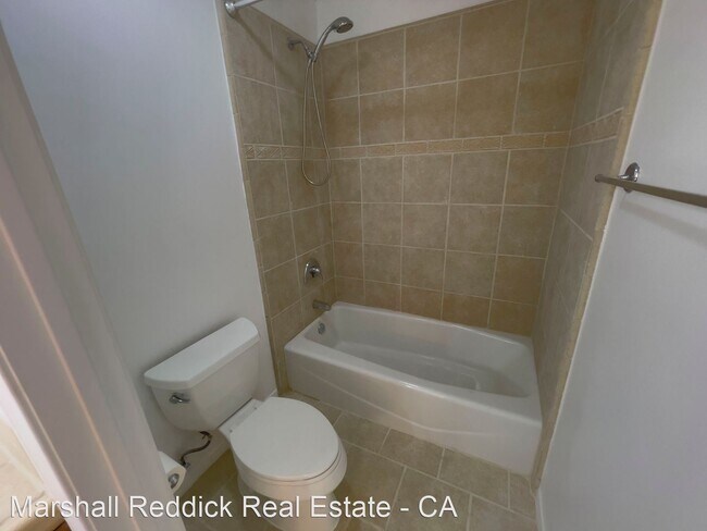 Building Photo - 4 br, 3.5 bath House - 646 N Sierra Bonita...