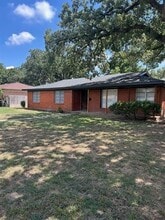 Building Photo - 7200 Robinhood Ln