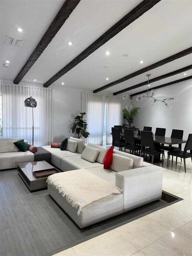 Foto principal - 3520 N 32nd Terrace