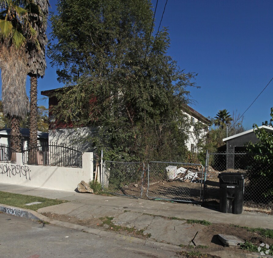 Building Photo - 363 Leslie Way
