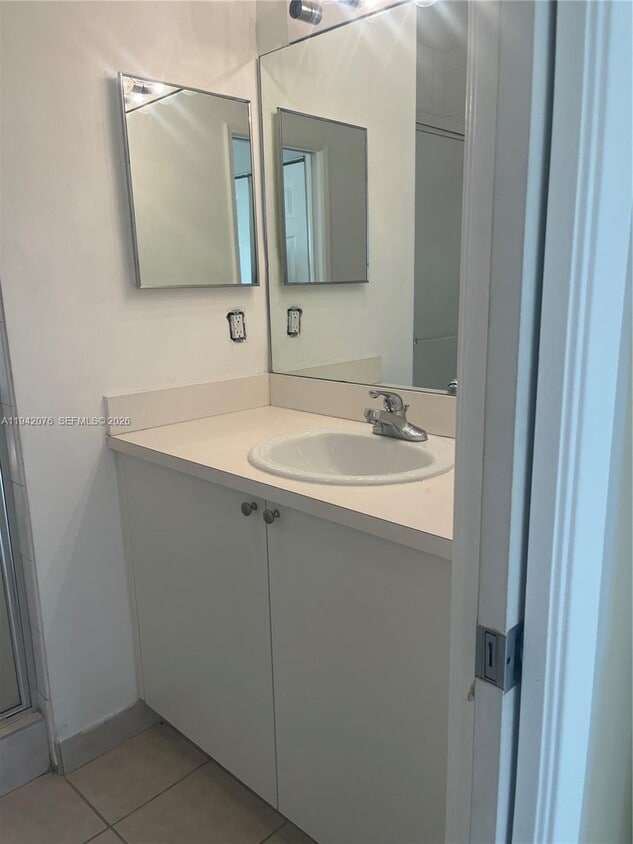 Foto del edificio - 8060 N Nob Hill Rd