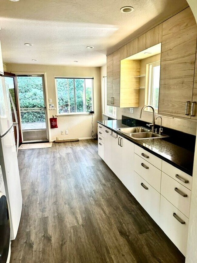 Building Photo - 2 Bedroom/1 Bathroom Home, Peaceful Country Setting on Shared Property