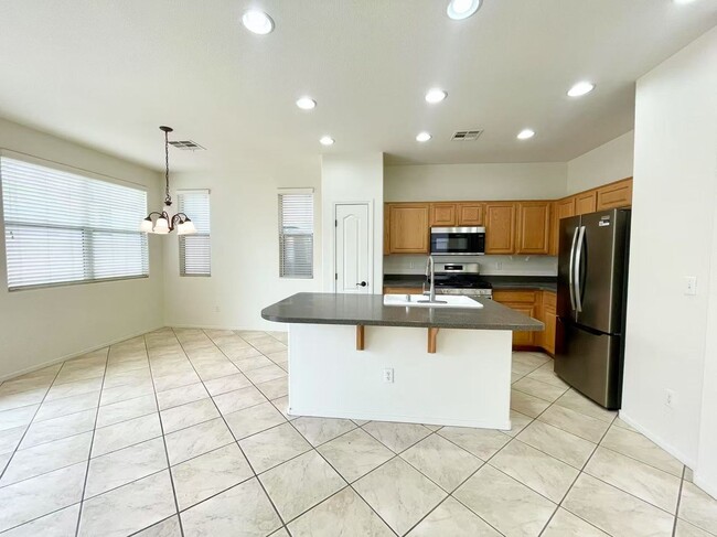 Building Photo - Gorgeous 3 bed, 2 1/2bath home.