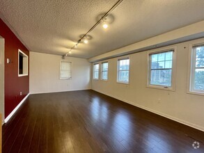Building Photo - 8828 Sheppard Av E