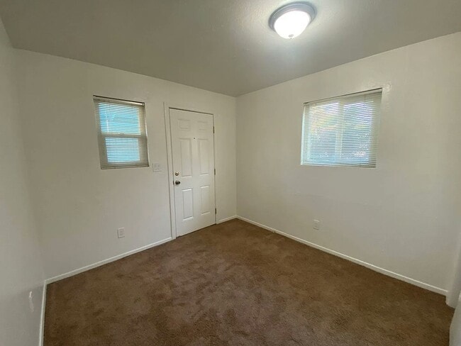 Building Photo - 2705 Cedar Ave
